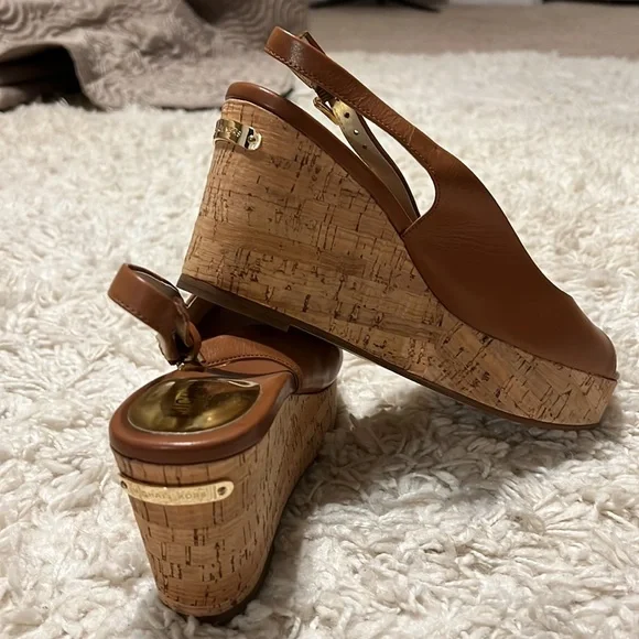 Michael Kors cognac wedged - Picture 7 of 7